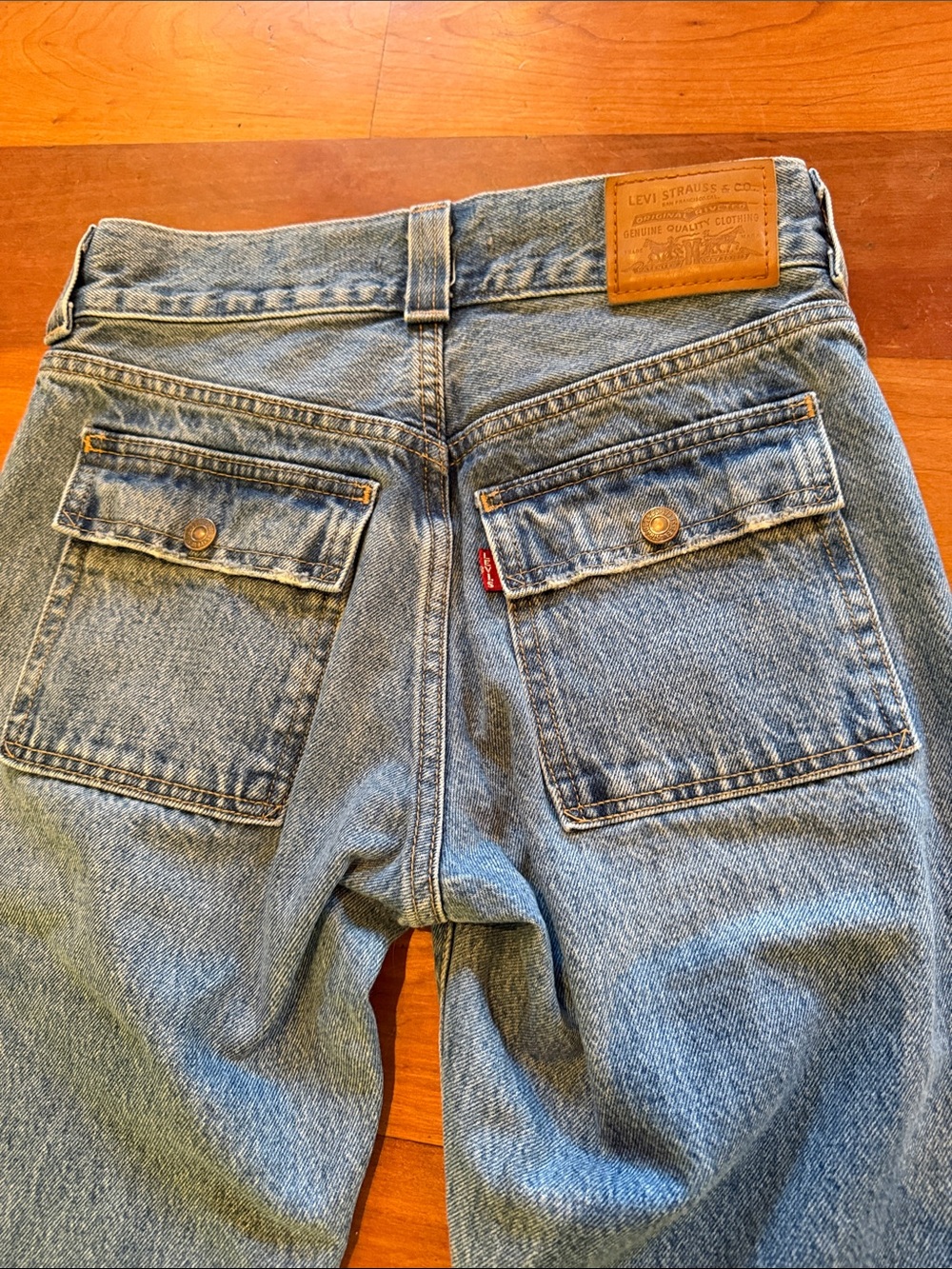 Levi's sz 25 Middy Ankle Bootcut 28 inch inseam medium blue fade snap pkts